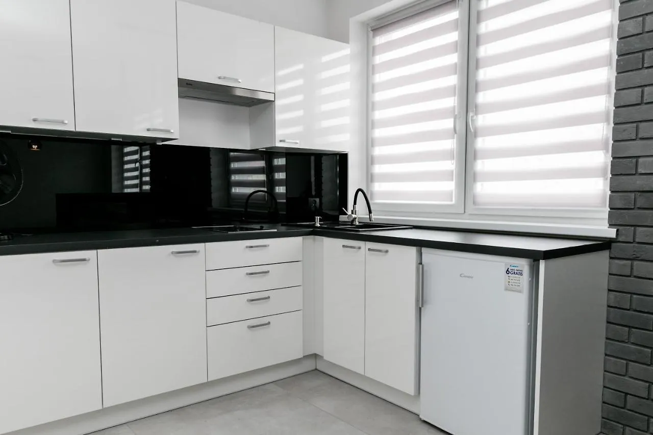 Apartament Z Lozem Malzenskim - Bezplatny Parking Poznań Lägenhet
