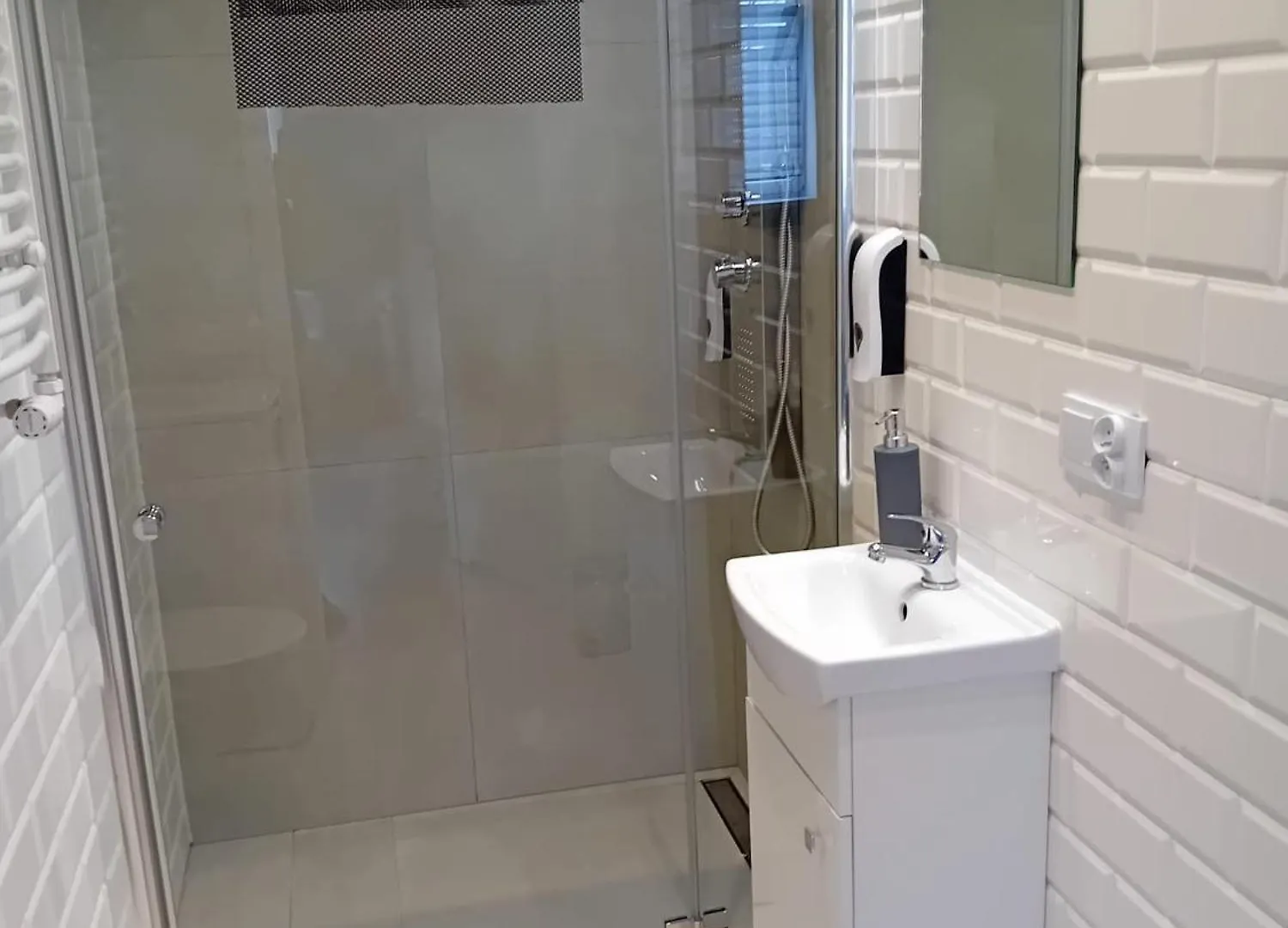 Apartament Z Lozem Malzenskim - Bezplatny Parking Poznań Lägenhet